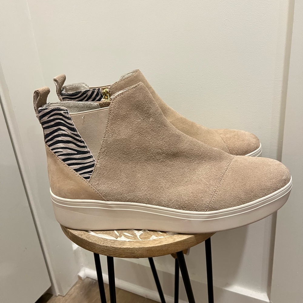 TOMS Jaimie Wedge Light Tan Casual Zip up